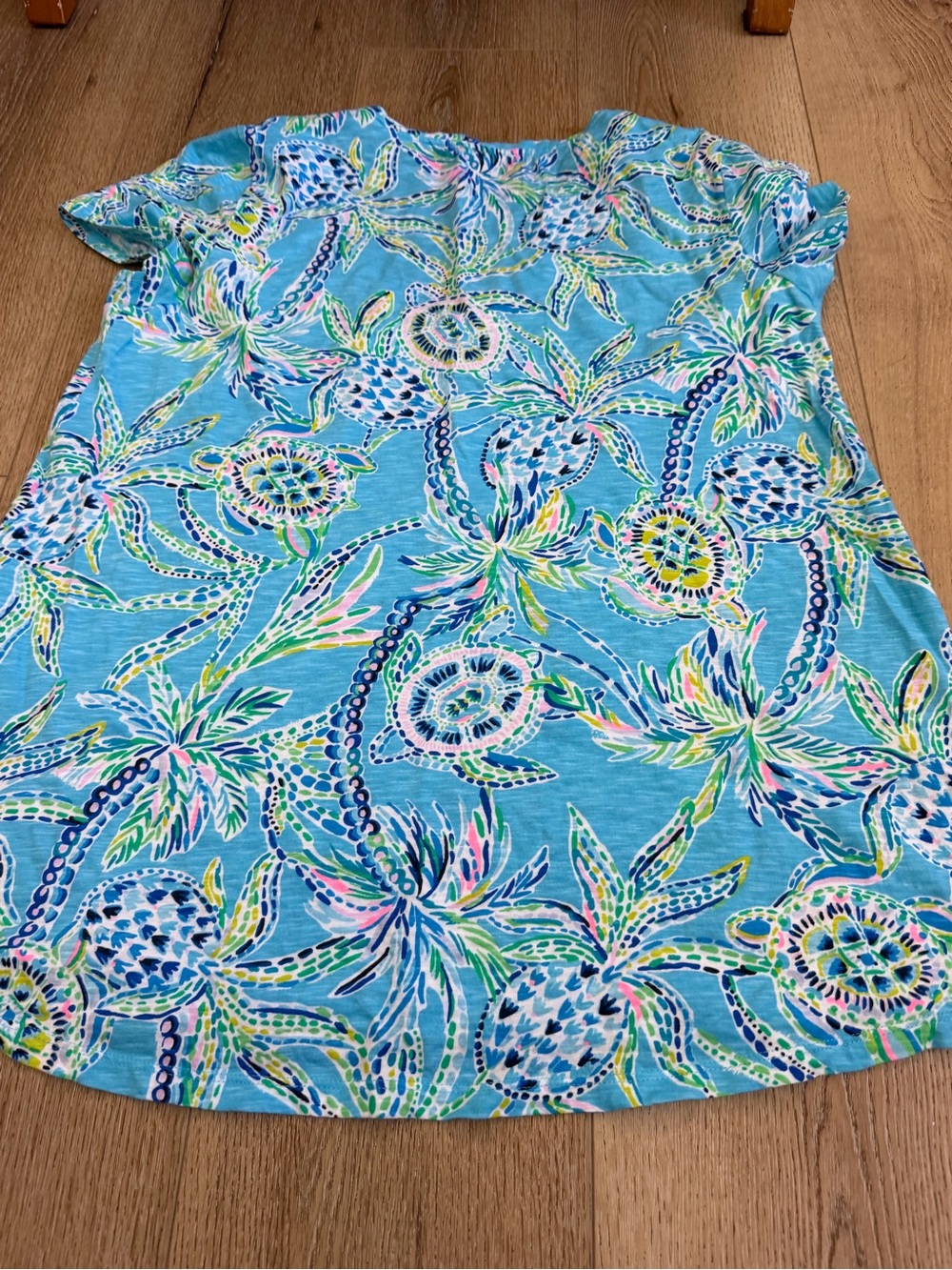 Lilly Pulitzer Short Sleeve V-Neck Tropical Print Top - Turquoise - Picture 2 of 6